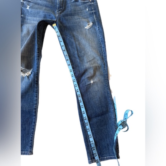 MOTHER the Looker Crop
Jean Distressed Size 27 - Picture 10 of 16